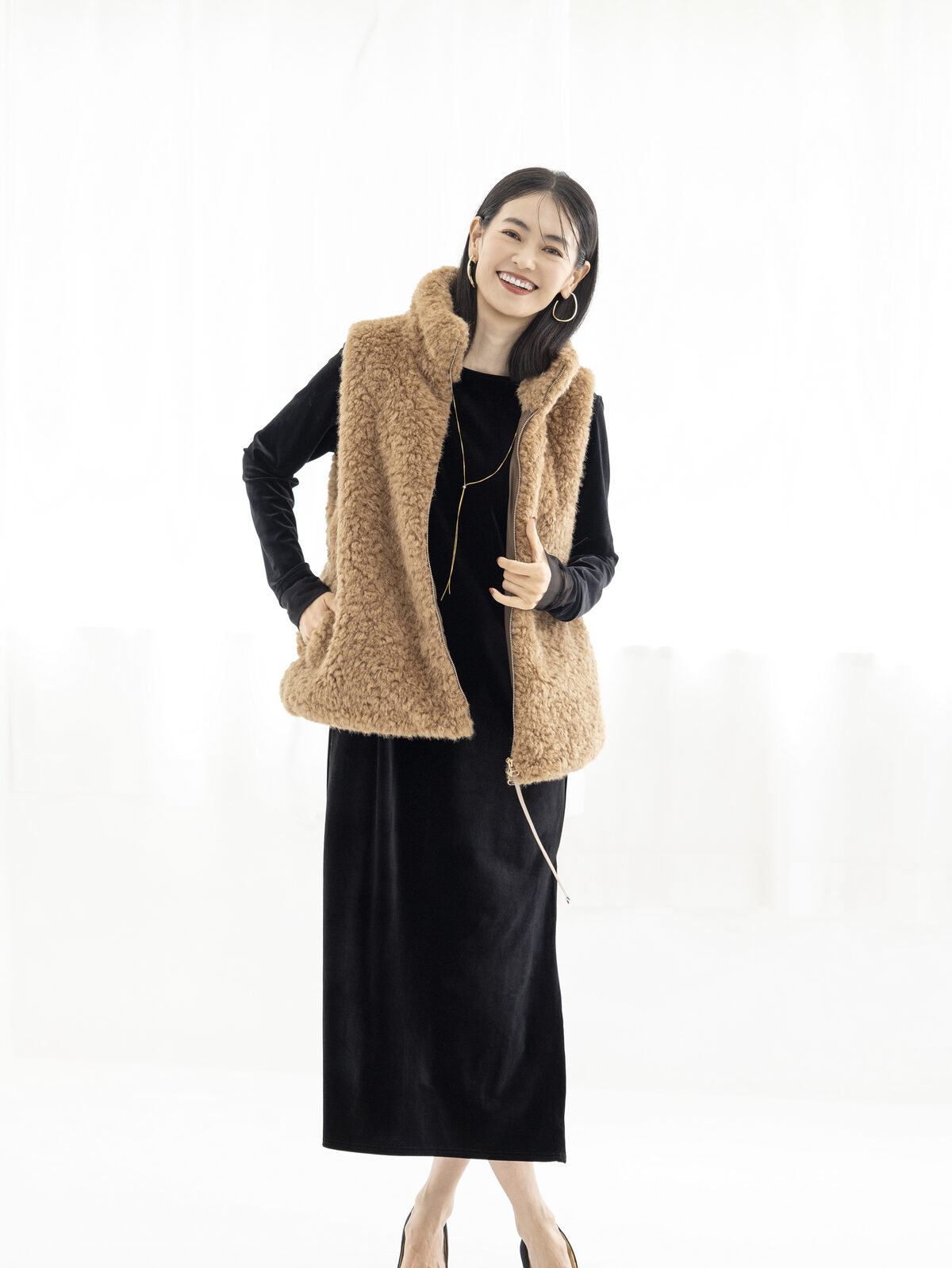 LOOK 01 秋のおしゃれは、 ベロアから。