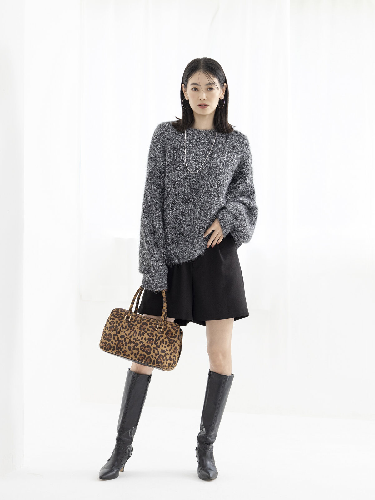 LOOK 03 冬のショートパンツを、大人っぽく。